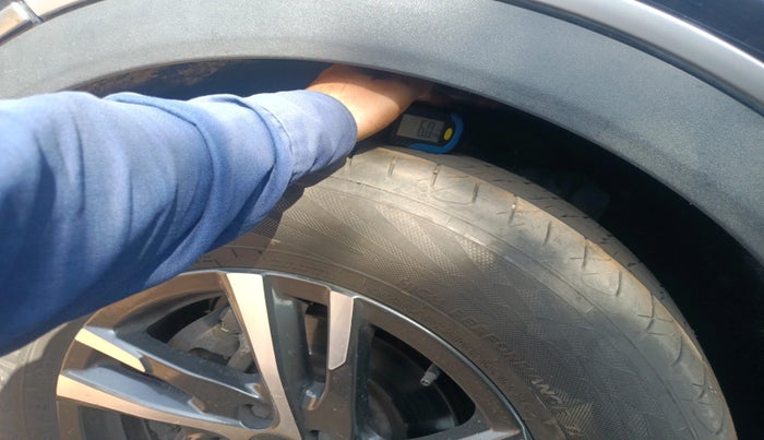 2022 Mahindra XUV700 AX 5 P AT 5 STR, Petrol, Automatic, 63,460 km, tyre