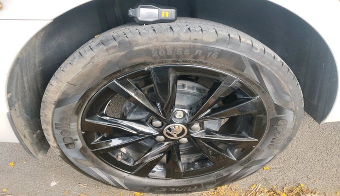 2024 Skoda SLAVIA AMBITION 1.0L TSI AT, Petrol, Automatic, 24,760 km, tyre