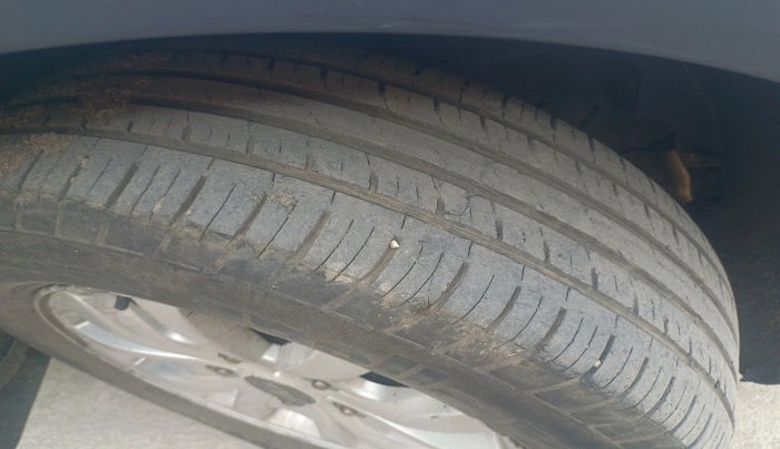 2015 Mahindra XUV500 W10, Diesel, Manual, 99,729 km, tyre