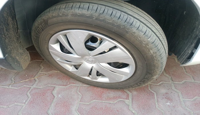 2025 Honda Amaze 1.2L I-VTEC S, Petrol, Manual, 1,499 km, tyre