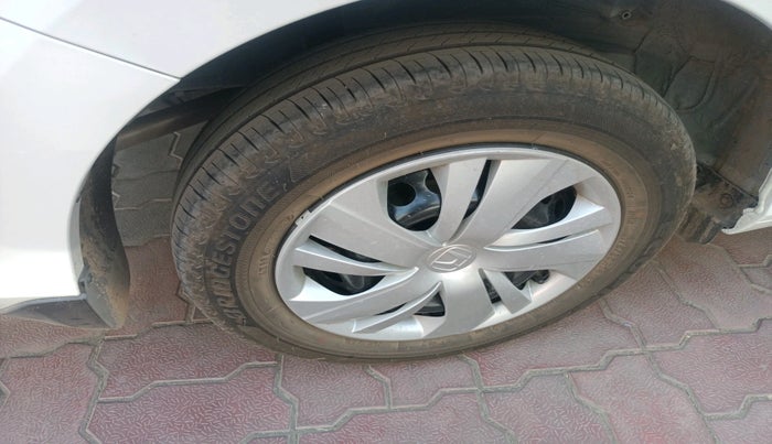 2025 Honda Amaze 1.2L I-VTEC S, Petrol, Manual, 1,499 km, tyre