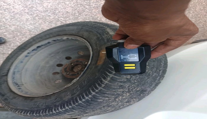 2012 Maruti Swift VXI, Petrol, Manual, 1,72,571 km, tyre