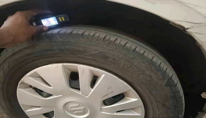 2012 Maruti Swift VXI, Petrol, Manual, 1,72,571 km, tyre