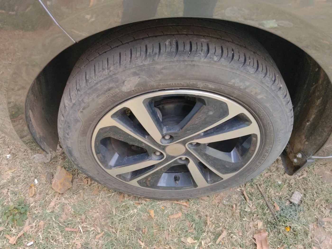 2022 Tata ALTROZ XZ PETROL, Petrol, Manual, 33,000 km, tyre