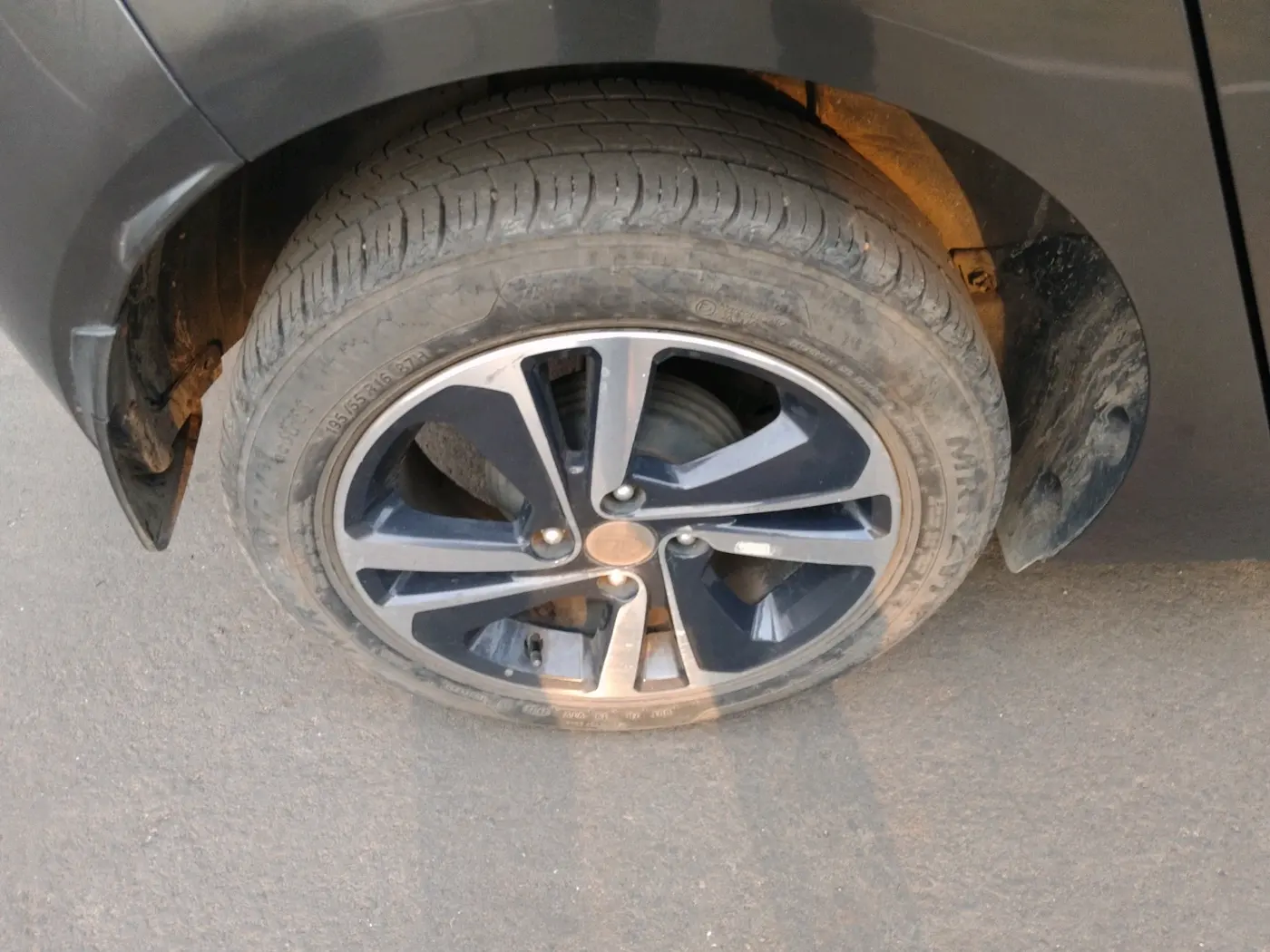 2022 Tata ALTROZ XZ PETROL, Petrol, Manual, 33,000 km, tyre