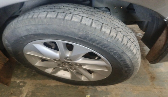 2016 Toyota Innova Crysta 2.8 GX AT 8 STR, Diesel, Automatic, 76,869 km, tyre