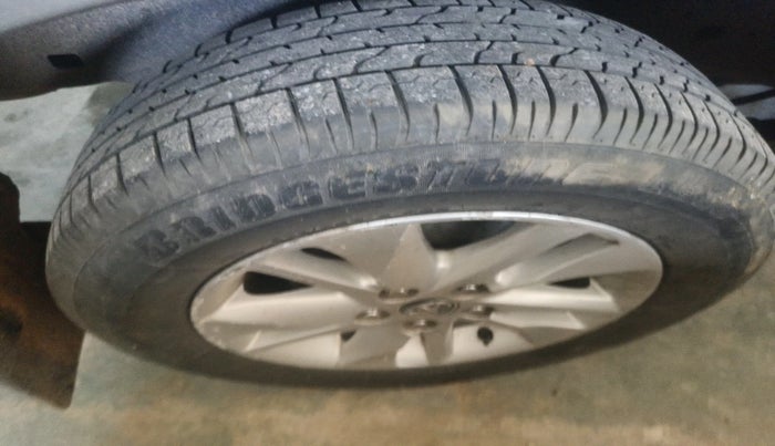 2016 Toyota Innova Crysta 2.8 GX AT 8 STR, Diesel, Automatic, 76,869 km, tyre