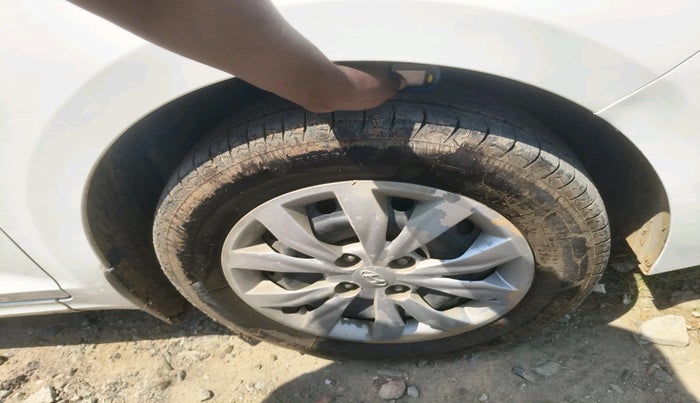 2018 Hyundai Verna 1.4 E PETROL, Petrol, Manual, 92,619 km, tyre