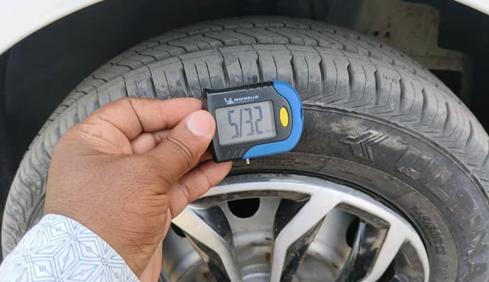 2013 Hyundai Eon ERA +, Petrol, Manual, 56,105 km, tyre
