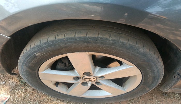 2012 Volkswagen Jetta COMFORTLINE TSI, Petrol, Manual, 1,32,240 km, tyre