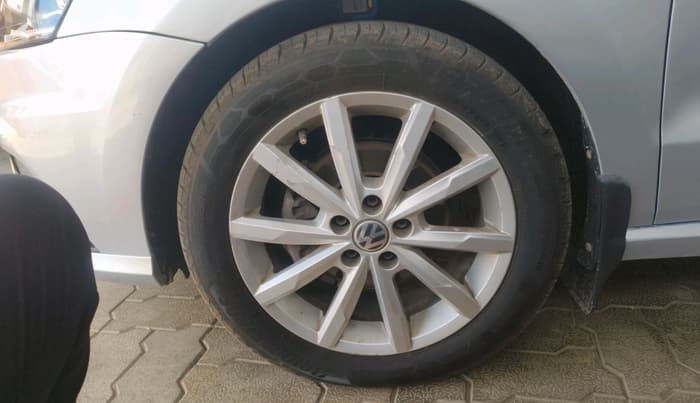 2017 Volkswagen Ameo HIGHLINE PLUS 1.5L AT 16 ALLOY, Diesel, Automatic, 1,74,548 km, tyre