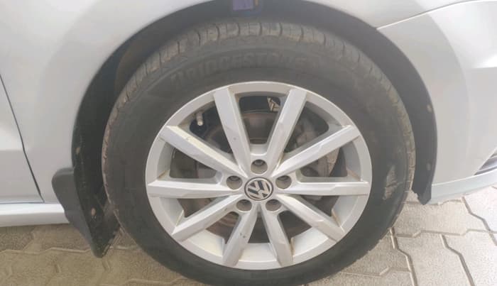 2017 Volkswagen Ameo HIGHLINE PLUS 1.5L AT 16 ALLOY, Diesel, Automatic, 1,74,548 km, tyre