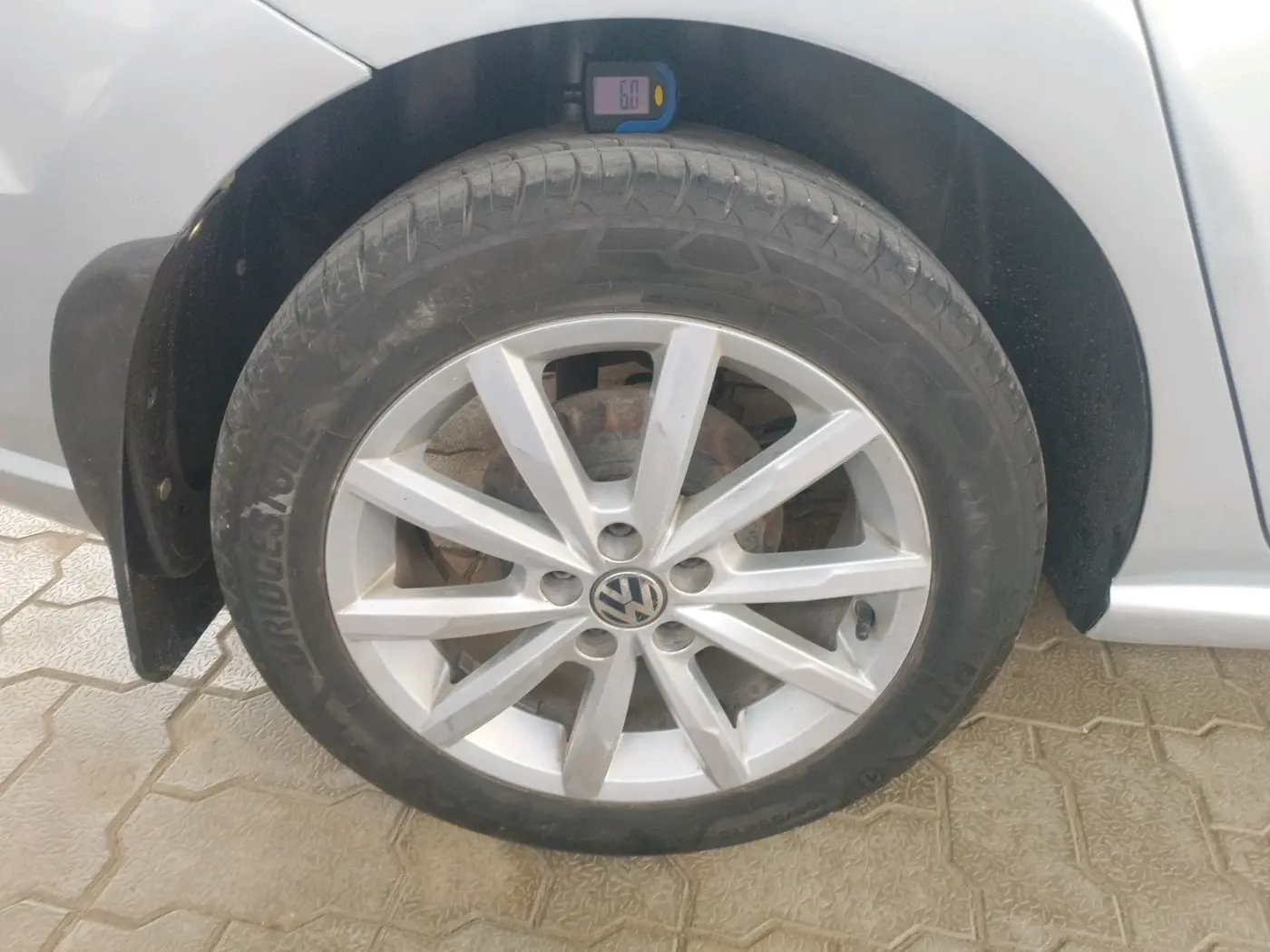 2017 Volkswagen Ameo HIGHLINE PLUS 1.5L AT 16 ALLOY, Diesel, Automatic, 1,74,548 km, tyre