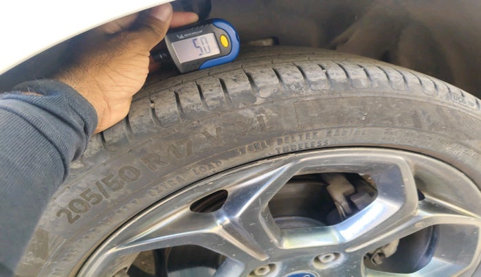 2018 Ford Ecosport TITANIUM 1.5L SPORTS(SUNROOF) DIESEL, Diesel, Manual, 1,04,048 km, tyre