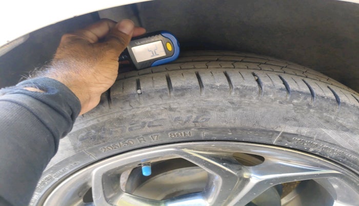 2018 Ford Ecosport TITANIUM 1.5L SPORTS(SUNROOF) DIESEL, Diesel, Manual, 1,04,048 km, tyre