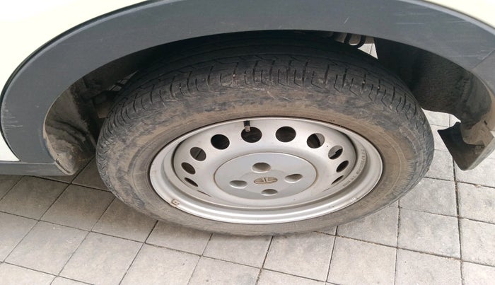 2021 Tata NEXON XE PETROL, Petrol, Manual, 45,949 km, tyre