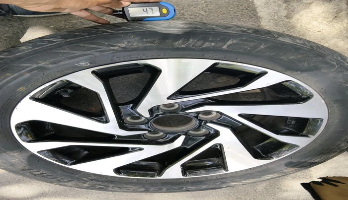 2019 Honda Civic 1.8L I-VTEC VX CVT, Petrol, Automatic, 99,674 km, tyre