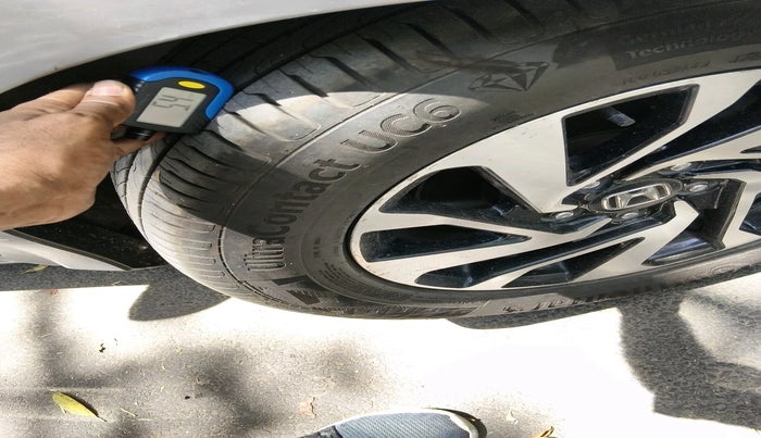 2019 Honda Civic 1.8L I-VTEC VX CVT, Petrol, Automatic, 99,674 km, tyre