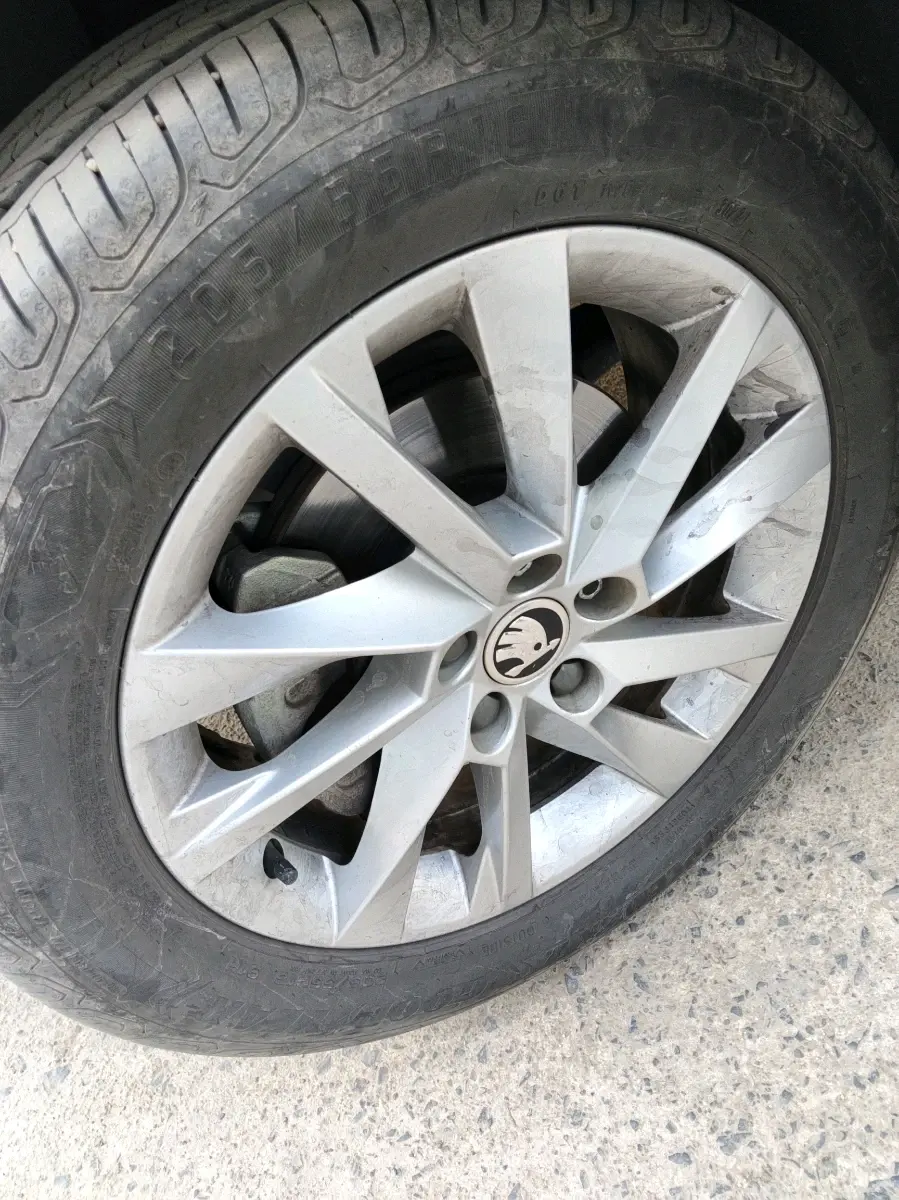 2022 Skoda SLAVIA AMBITION 1.0L TSI MT, Petrol, Manual, 23,100 km, tyre