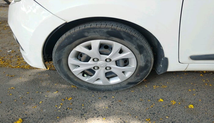 2016 Hyundai Grand i10 SPORTZ 1.2 KAPPA VTVT, Petrol, Manual, 34,240 km, tyre