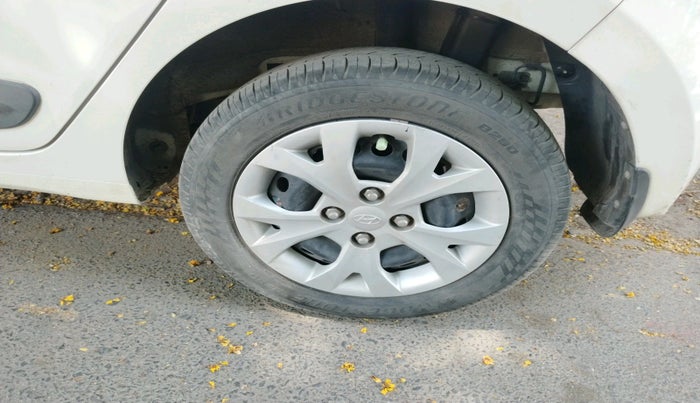 2016 Hyundai Grand i10 SPORTZ 1.2 KAPPA VTVT, Petrol, Manual, 34,240 km, tyre