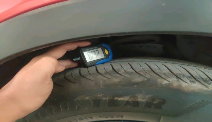 2021 Mahindra XUV300 W8 (O) 1.2 PETROL AMT DUAL TONE, Petrol, Automatic, 61,158 km, tyre