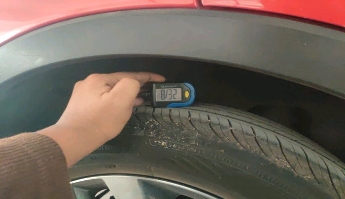 2021 Mahindra XUV300 W8 (O) 1.2 PETROL AMT DUAL TONE, Petrol, Automatic, 61,158 km, tyre