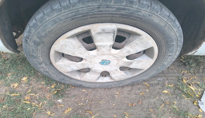 2013 Maruti Alto 800 LXI CNG, CNG, Manual, 1,01,387 km, tyre