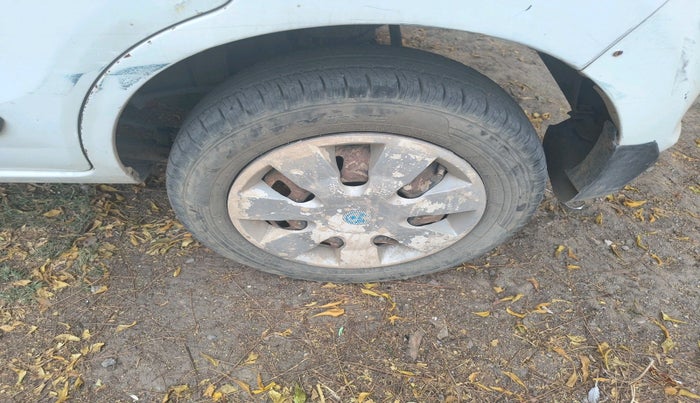 2013 Maruti Alto 800 LXI CNG, CNG, Manual, 1,01,387 km, tyre