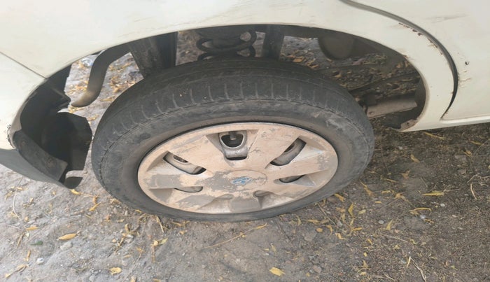 2013 Maruti Alto 800 LXI CNG, CNG, Manual, 1,01,387 km, tyre