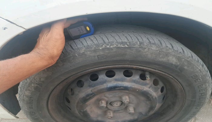 2014 Honda Mobilio 1.5L I-DTEC S, Diesel, Manual, 2,30,319 km, tyre