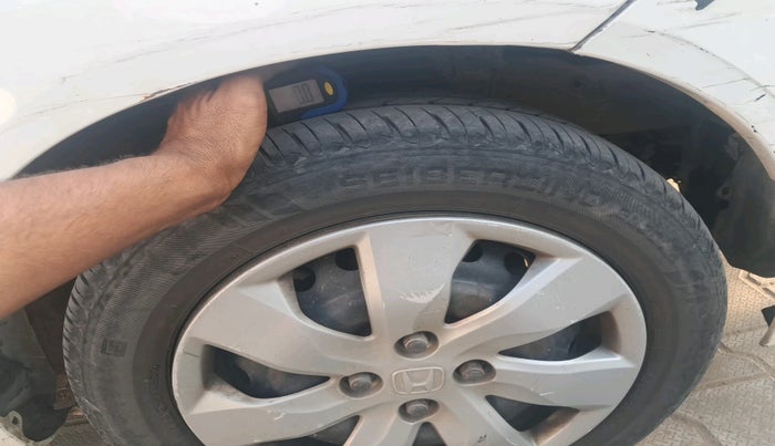 2014 Honda Mobilio 1.5L I-DTEC S, Diesel, Manual, 2,30,319 km, tyre