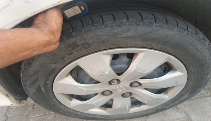 2014 Honda Mobilio 1.5L I-DTEC S, Diesel, Manual, 2,30,319 km, tyre