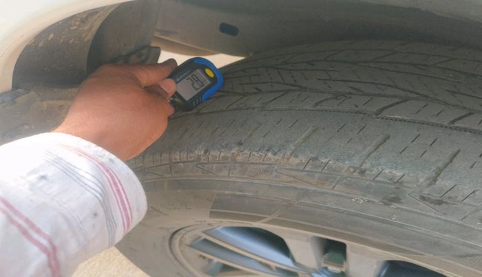 2015 Toyota Fortuner 3.0 4X4 MT, Diesel, Manual, 2,81,347 km, tyre