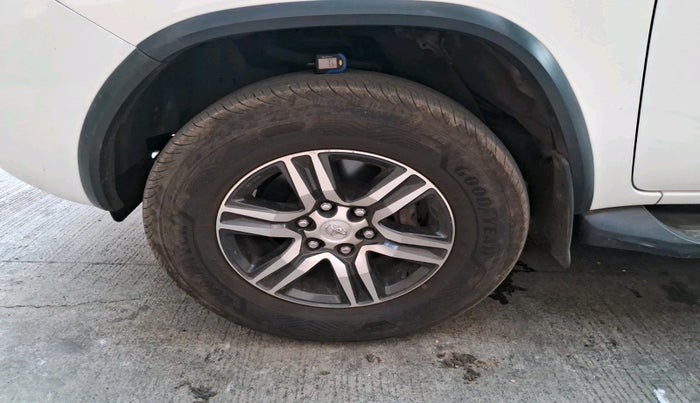 2017 Toyota Fortuner 2.8 4X2 AT, Diesel, Automatic, 1,13,046 km, tyre