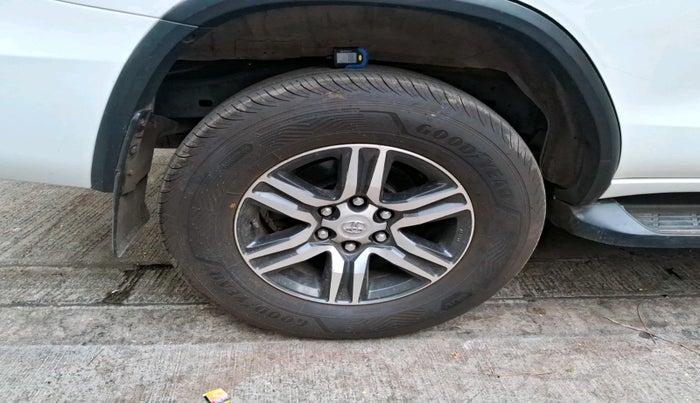 2017 Toyota Fortuner 2.8 4X2 AT, Diesel, Automatic, 1,13,046 km, tyre