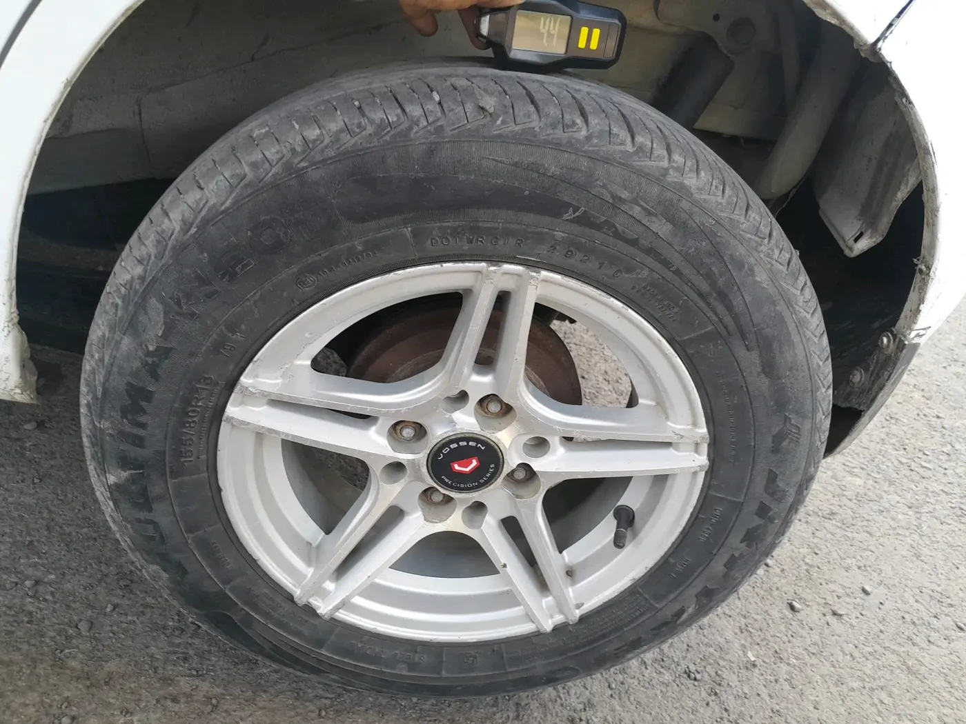 2016 Maruti Wagon R 1.0 LXI, CNG, Manual, 1,14,920 km, tyre