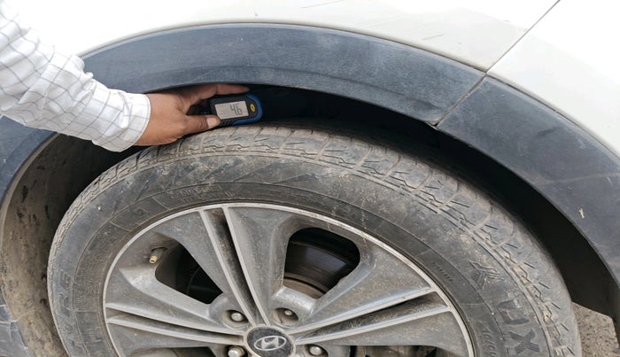 2017 Hyundai Creta SX PLUS AT 1.6 PETROL, CNG, Automatic, 1,02,246 km, tyre