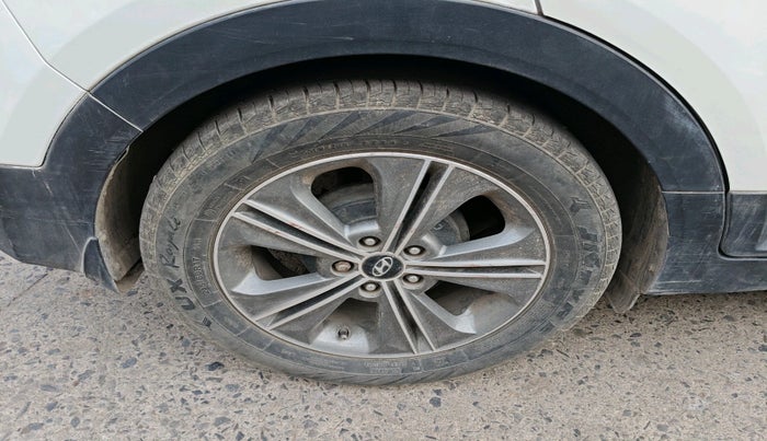 2017 Hyundai Creta SX PLUS AT 1.6 PETROL, CNG, Automatic, 1,02,246 km, tyre