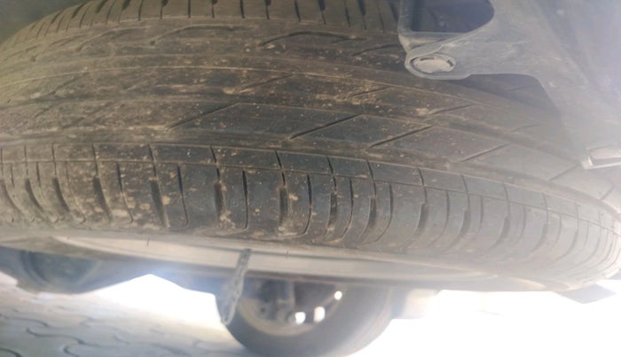 2021 Toyota Innova Crysta 2.7 ZX AT 7 STR, Petrol, Automatic, 39,936 km, tyre