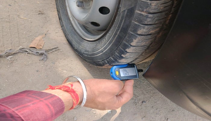 2012 Maruti Alto LXI CNG, CNG, Manual, 81,209 km, tyre