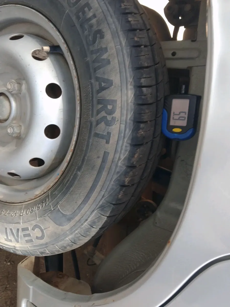 2012 Maruti Alto LXI CNG, CNG, Manual, 81,209 km, tyre