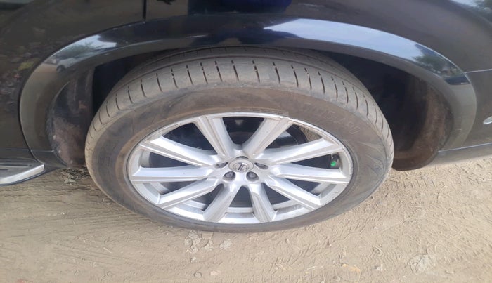 2016 Volvo XC 90 D5 Inscription, Diesel, Automatic, 1,66,024 km, tyre