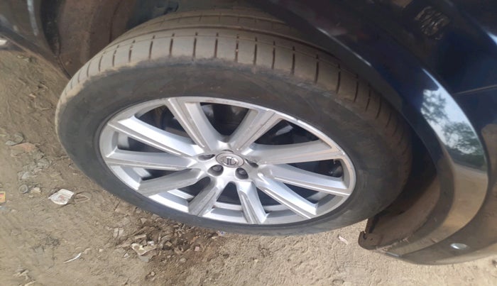 2016 Volvo XC 90 D5 Inscription, Diesel, Automatic, 1,66,024 km, tyre