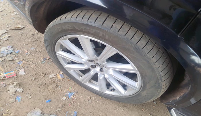 2016 Volvo XC 90 D5 Inscription, Diesel, Automatic, 1,66,024 km, tyre