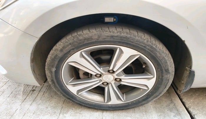 2017 Hyundai Verna 1.6 VTVT SX, Petrol, Manual, 54,231 km, tyre