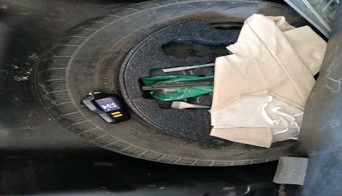 2016 Maruti Ciaz ZXI, Petrol, Manual, 78,700 km, tyre