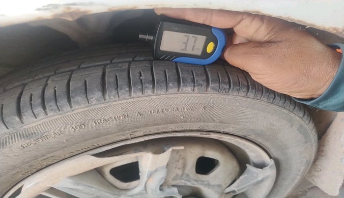 2011 Hyundai Santro Xing GL PLUS, CNG, Manual, 1,03,592 km, tyre