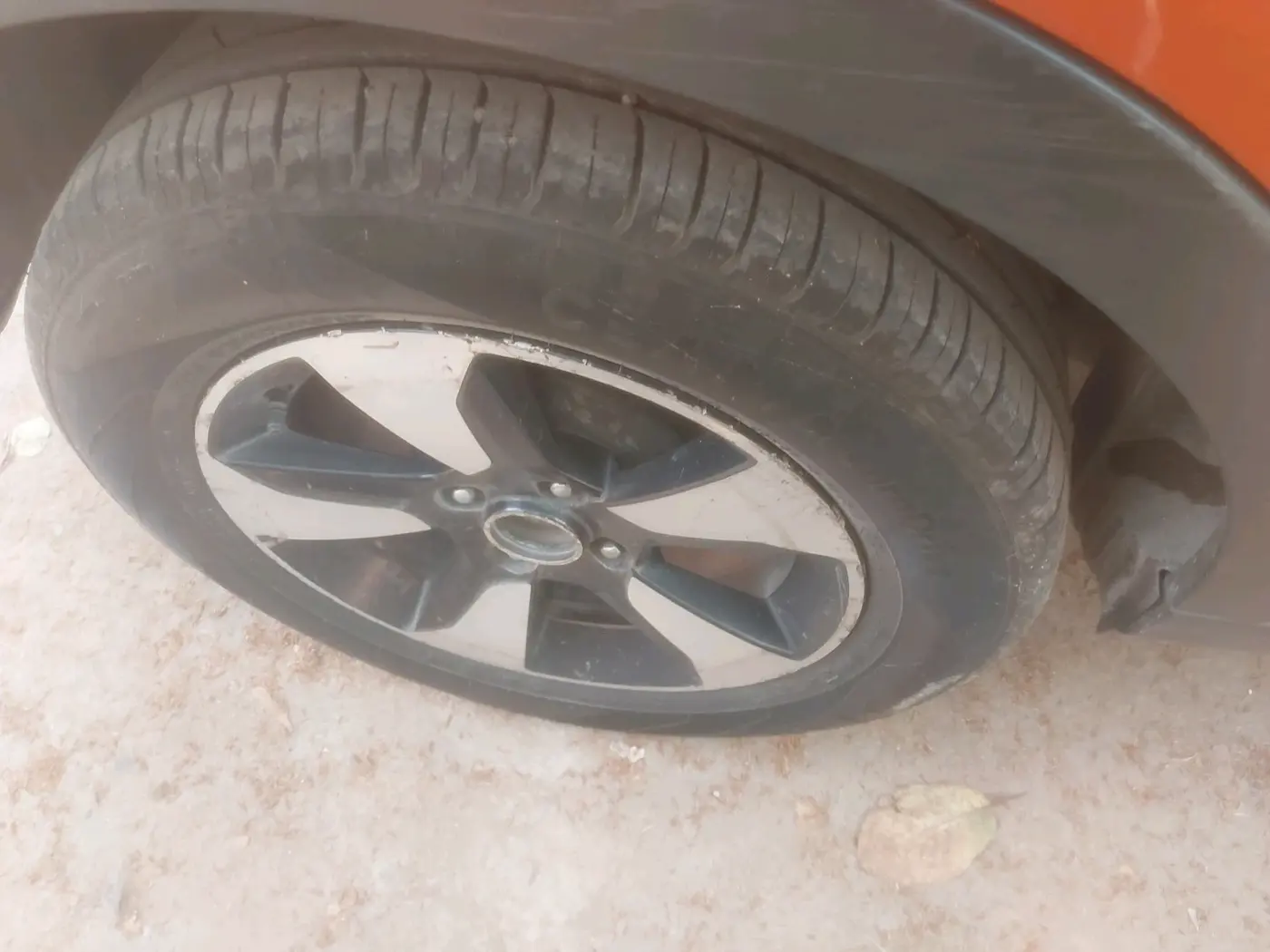 2019 Tata NEXON XZ PLUS PETROL, Petrol, Manual, 1,21,950 km, tyre