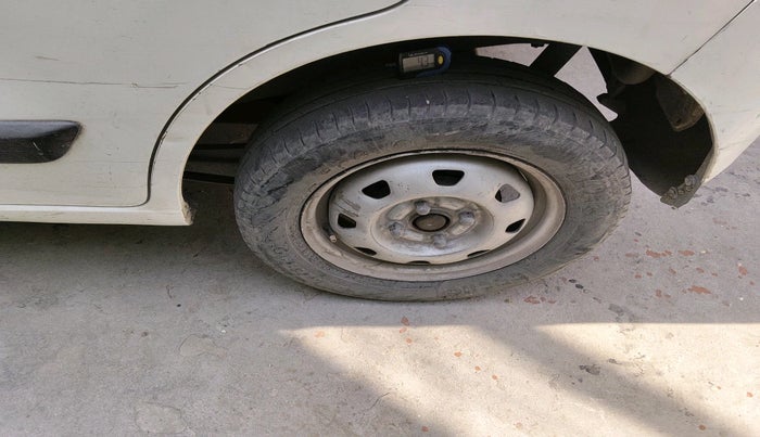 2017 Maruti Wagon R 1.0 LXI CNG, CNG, Manual, 2,41,934 km, tyre